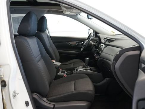 Used 2019 Nissan Rogue SV w/ Sun & Sound Touring Package image 32