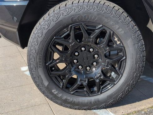 Certified 2025 GMC Hummer EV 2X image 35