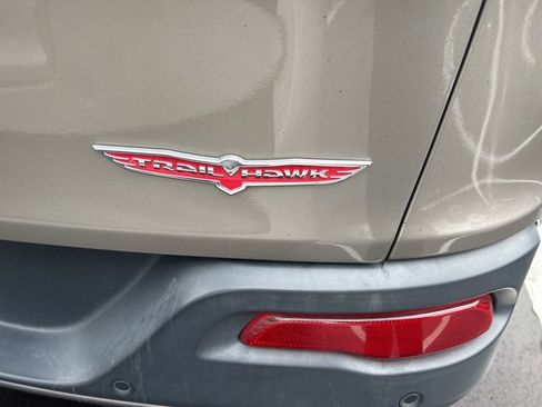 Used 2016 Jeep Cherokee Trailhawk w/ Comfort/Convenience Group image 10