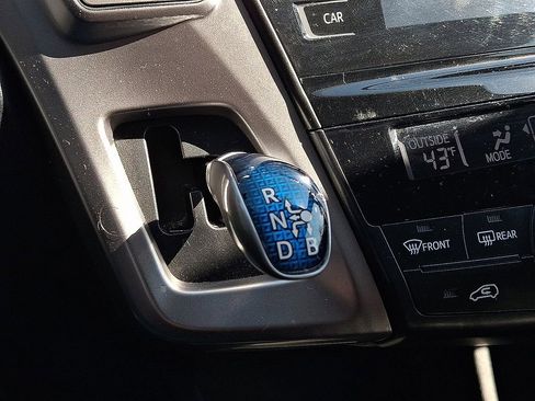 Used 2017 Toyota Prius V Two image 14