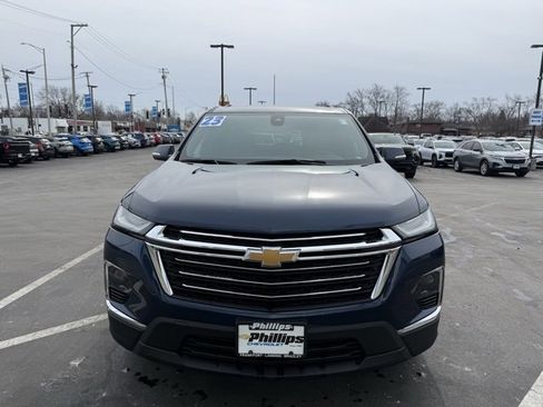 Used 2023 Chevrolet Traverse LT image 2