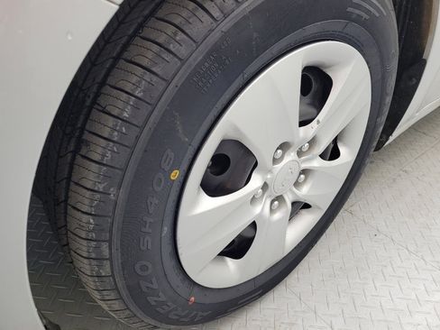 Used 2017 Kia Forte LX image 31