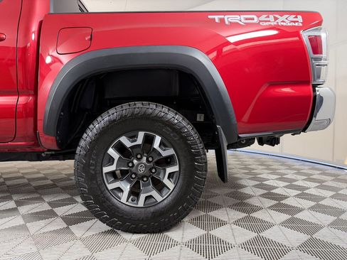 Used 2020 Toyota Tacoma TRD Off-Road AWD/4WD image 27