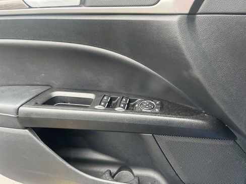 Used 2017 Ford Fusion SE w/ Fusion SE Technology Package image 16