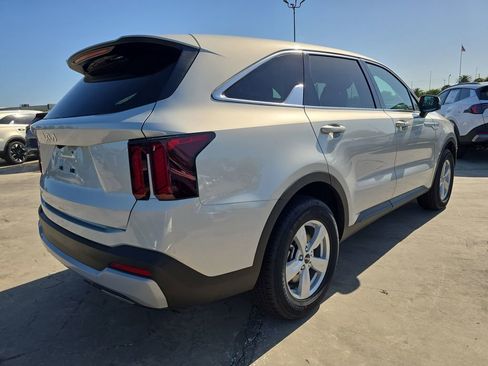 New 2026 Kia Sorento LX FWD image 8