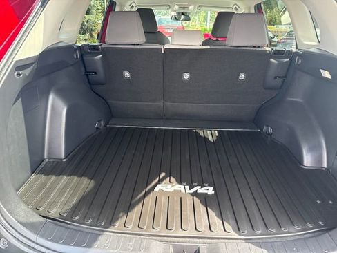 Used 2022 Toyota RAV4 XLE image 29