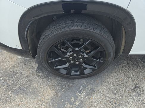Used 2024 Chevrolet Traverse RS w/ LPO, Floor Liner Package FWD image 9