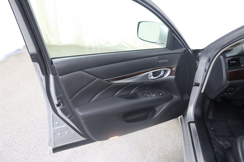 Used 2013 INFINITI M35 w/ Premium Pkg RWD image 18