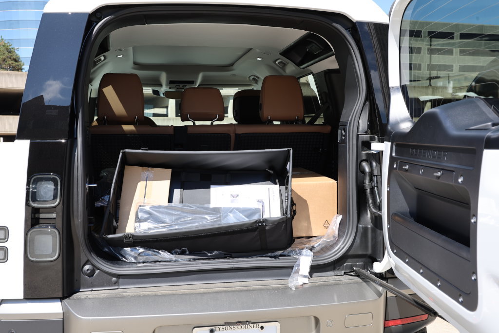 New 2026 Land Rover Defender 110 S AWD/4WD image 9