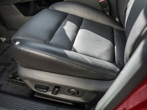 Used 2022 Nissan Rogue SV w/ SV Premium Package image 32