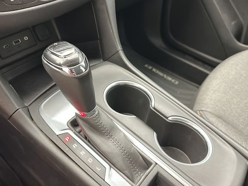 Used 2019 Chevrolet Equinox LT FWD image 18