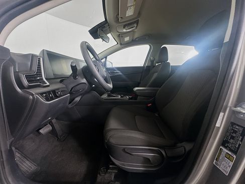 Used 2025 Kia Sportage LX FWD image 13