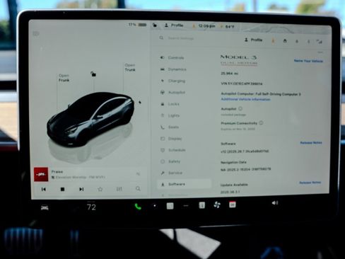 Used 2023 Tesla Model 3 Performance image 9