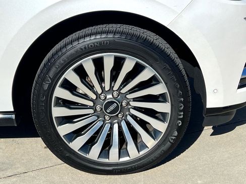 Used 2018 Lincoln Navigator Reserve w/ Technology Package image 16