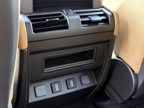 New 2026 Land Rover Defender 110 X-Dynamic SE AWD/4WD image 14