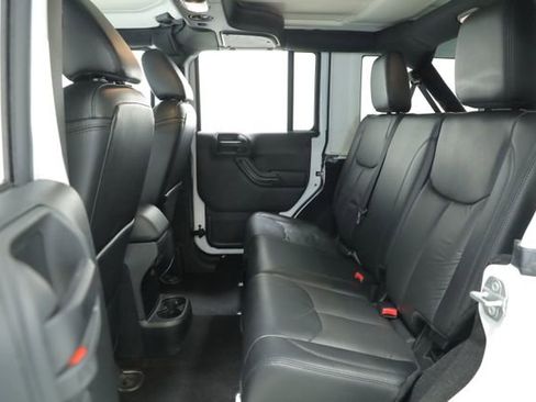 Used 2017 Jeep Wrangler Unlimited Sahara image 28