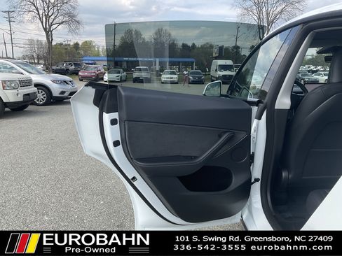 Used 2023 Tesla Model Y Performance image 17