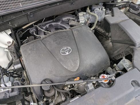 Used 2019 Toyota Highlander SE image 12