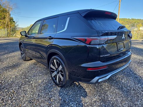 New 2025 Mitsubishi Outlander SE image 6
