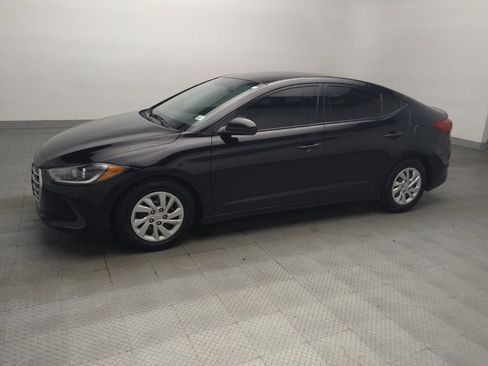 Used 2018 Hyundai Elantra SE FWD image 2