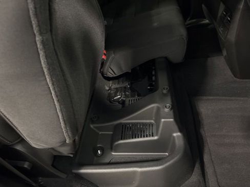 Used 2024 Chevrolet Colorado LT RWD image 40