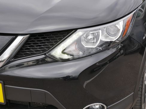 Used 2019 Nissan Rogue Sport SL AWD/4WD image 16