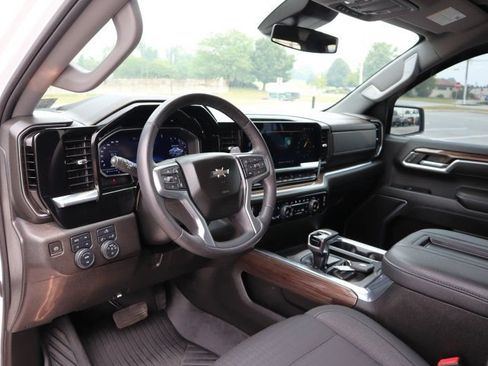 Used 2022 Chevrolet Silverado 1500 RST AWD/4WD image 11