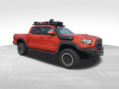Used 2016 Toyota Tacoma TRD Sport w/ Towing Package AWD/4WD image 5