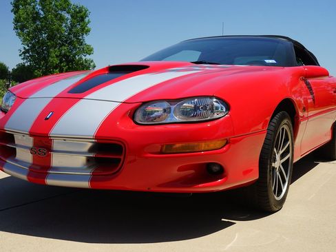 Used 2002 Chevrolet Camaro Z28 w/ SS Performance/Appearance Pkg RWD image 3