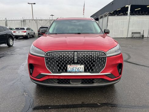 Used 2025 Lincoln Aviator Premiere image 2