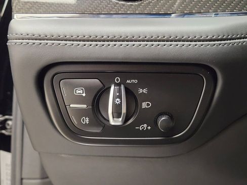 Used 2019 Bentley Bentayga image 37