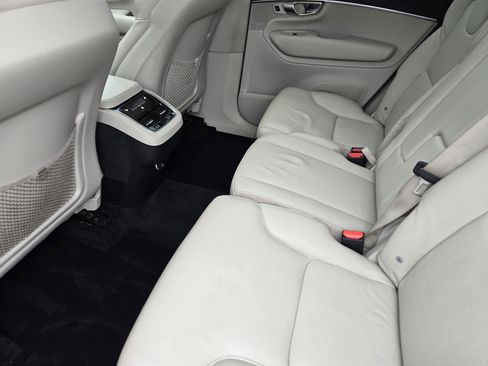 Used 2020 Volvo XC90 T6 Momentum image 30