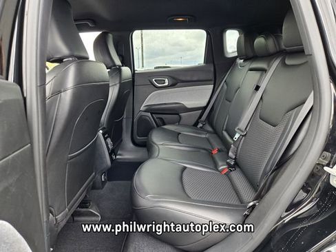 Used 2024 Jeep Compass Latitude AWD/4WD image 10