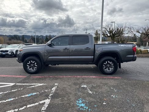 Used 2019 Toyota Tacoma TRD Off-Road image 4