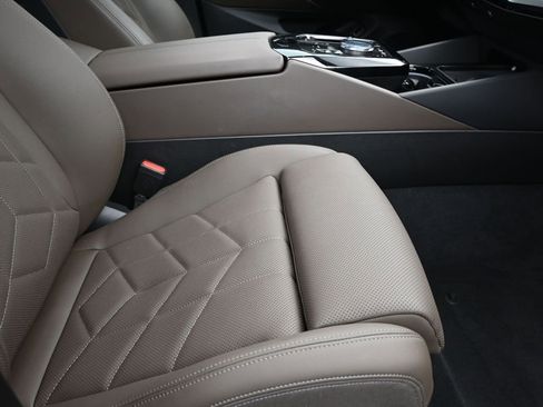 Certified 2025 BMW 530i image 25