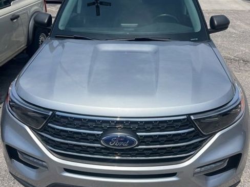 Used 2023 Ford Explorer XLT w/ Equipment Group 202A RWD image 9