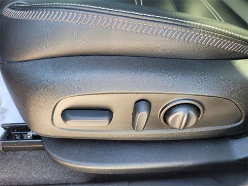 Used 2022 GMC Terrain Denali image 4