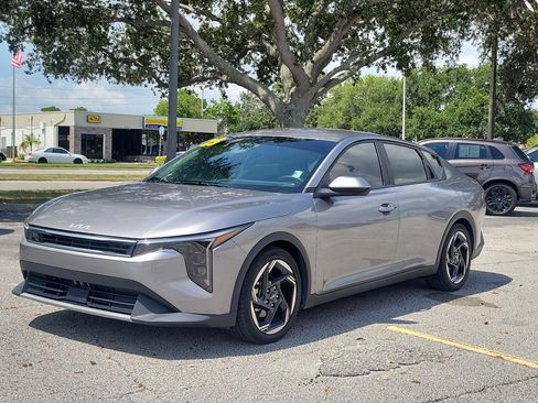 Used 2025 Kia K4 EX FWD image 2