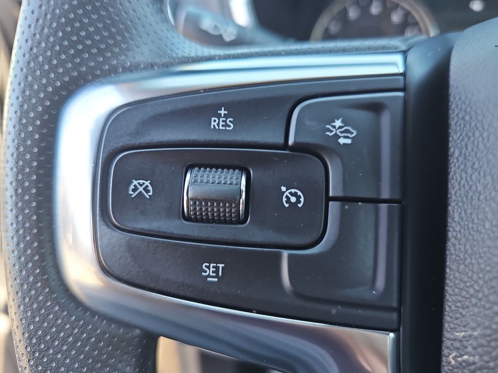 Used 2025 Chevrolet Blazer LT FWD image 17