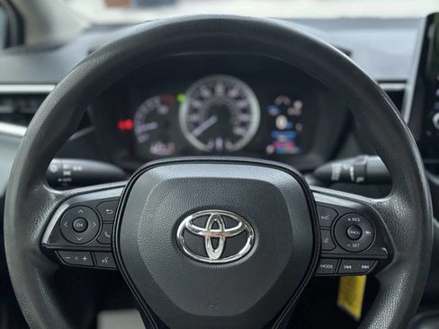Used 2021 Toyota Corolla LE image 9