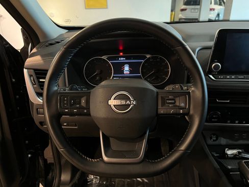 Used 2025 Nissan Rogue SV FWD image 29