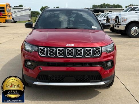 Used 2025 Jeep Compass Limited AWD/4WD image 2