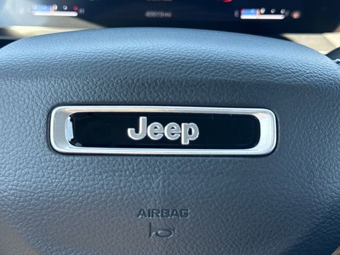 Used 2023 Jeep Grand Cherokee L Limited AWD/4WD image 28