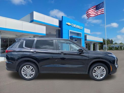 Used 2024 Mitsubishi Outlander ES AWD/4WD image 2