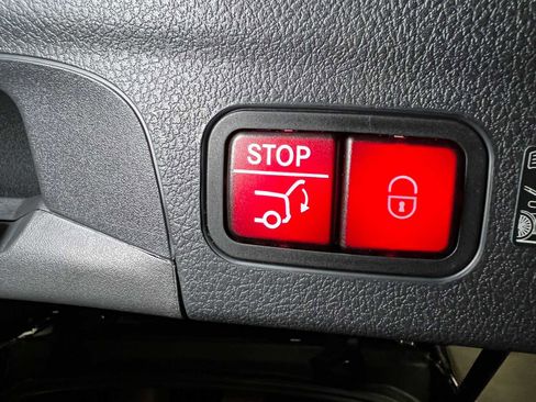 Used 2025 Mercedes-Benz GLE 350 4MATIC image 17