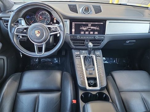 Used 2020 Porsche Macan Turbo image 14