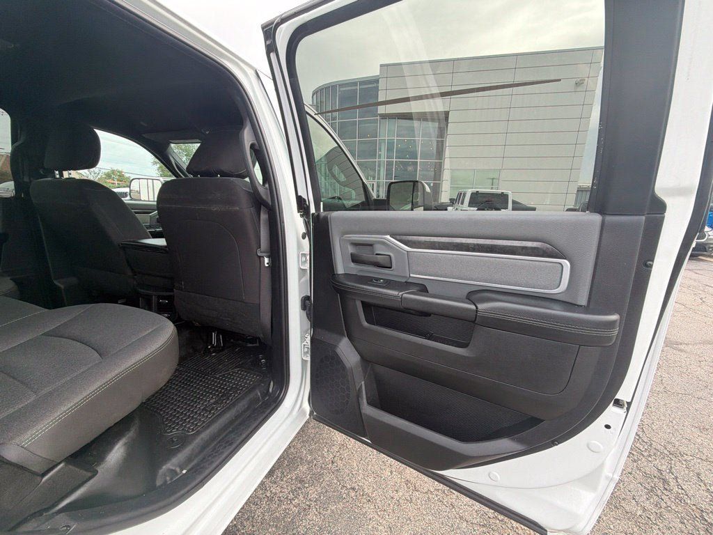Used 2022 RAM 3500 Tradesman w/ Chrome Appearance Group AWD/4WD image 19