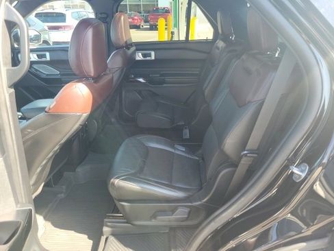 Used 2022 Ford Explorer Platinum w/ Equipment Group 601A image 9
