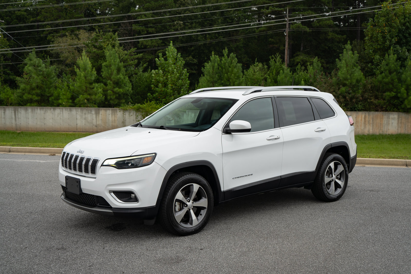 Used 2020 Jeep Cherokee Limited AWD/4WD image 3