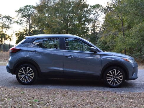 Used 2021 Nissan Kicks SV image 5